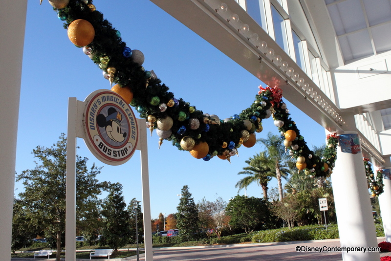 Contemporary Outdoor Garland